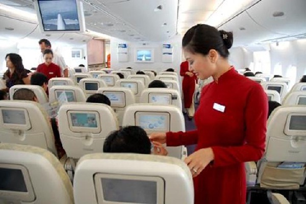 tren chuyen bay vietnam airlines.jpg
